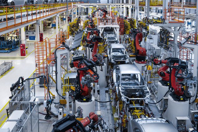 Roboter in der Karosseriefertigung – Lohnfertigung für die Automobilindustrie